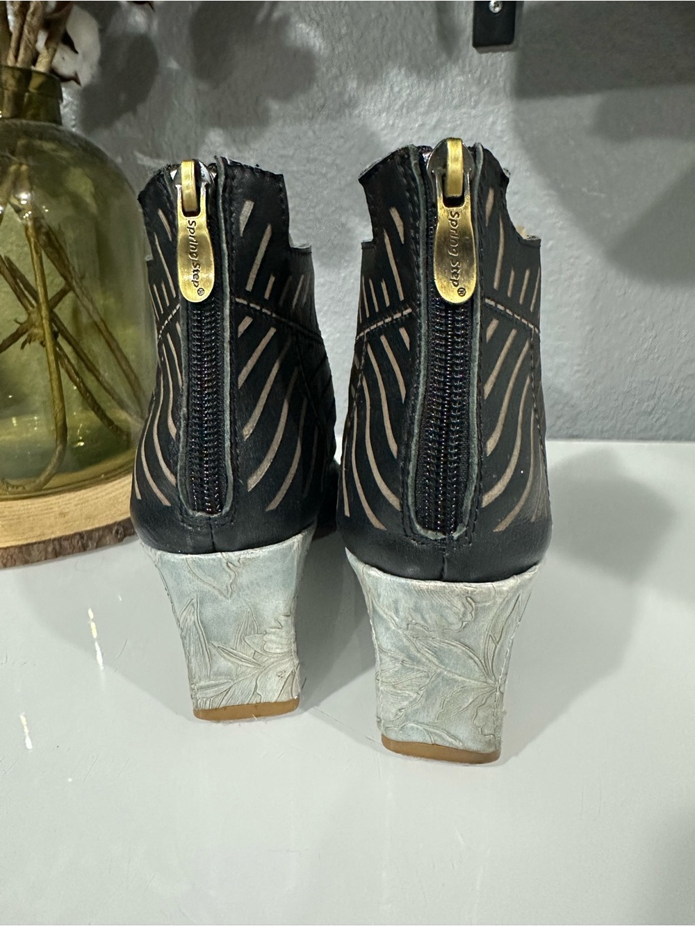 L’Artiste Angular Block Leather Shooties with Lacer Cut Design Sz 6 (36) - Picture 4 of 9